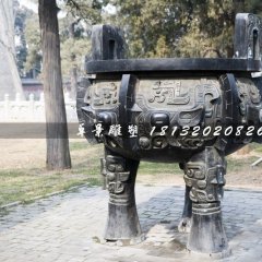 仿古銅鼎，廣場三足銅鼎