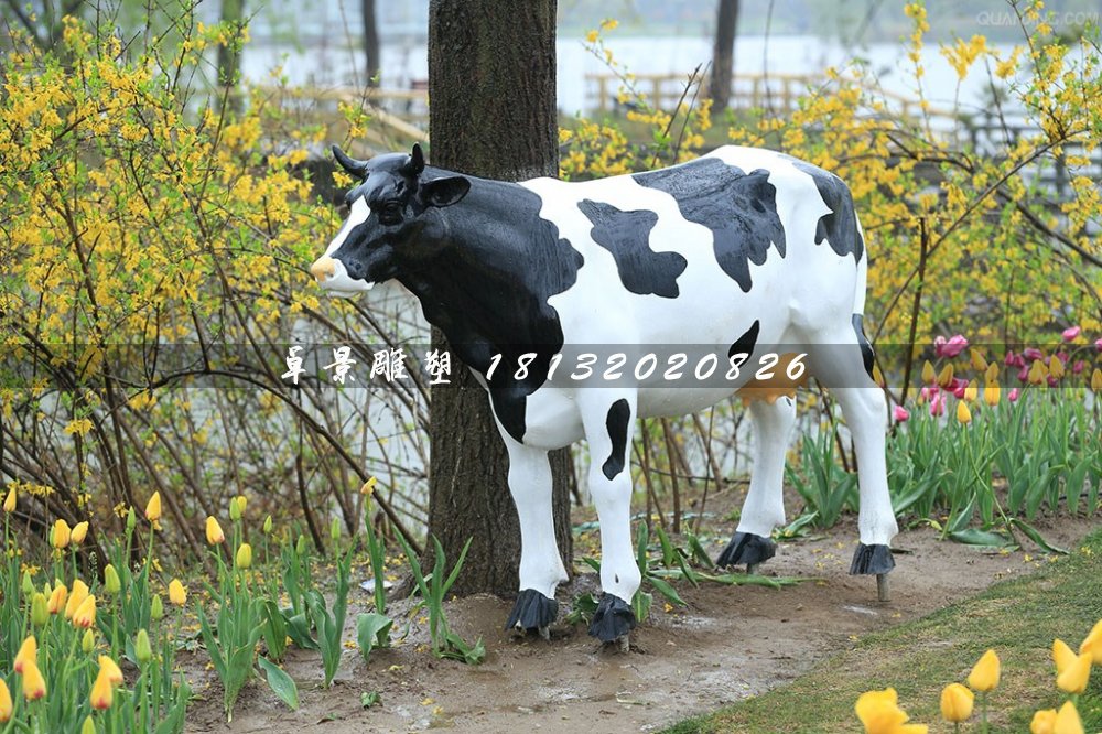 奶牛雕塑，公園玻璃鋼仿真奶牛雕塑