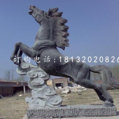 馬踏祥云石雕，青石馬雕塑