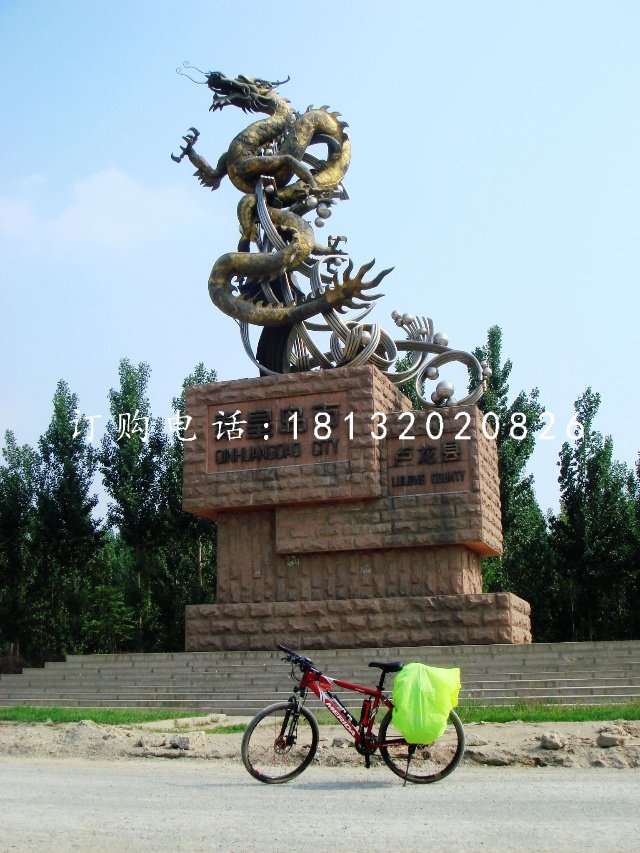 不銹鋼蛟龍出海，城市景觀雕塑