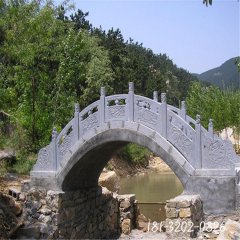 景區(qū)石雕拱橋